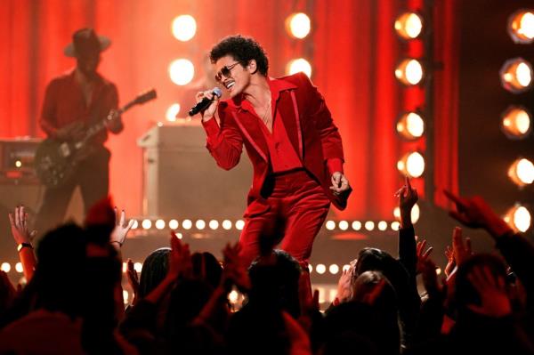 Bruno Mars performing at the 2021 American Music Awards