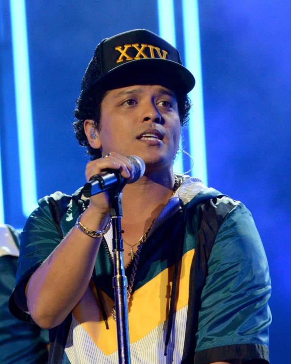 Bruno Mars at the 2016 American Music Awards.