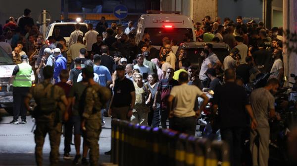 People gather at the entrance of the American University of Beirut Medical Center, on September 17, 2024, after pagers exploded in several Hezbollah stro<em></em>ngholds around Lebanon (Photo by ANWAR AMRO / AFP)